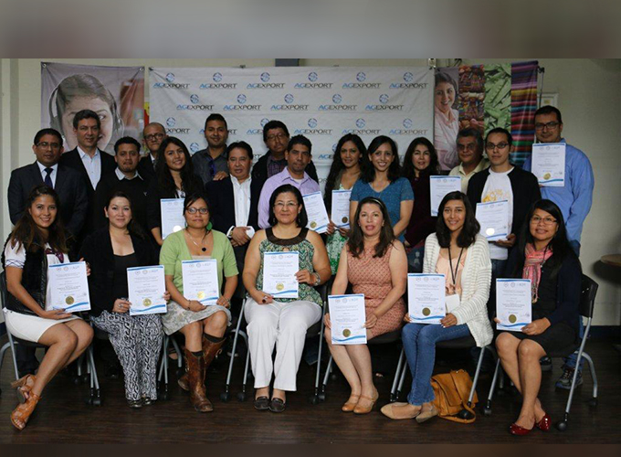 21 comunicadores se gradúan del Programa de Capacitación en Comercio Internacional para Periodistas