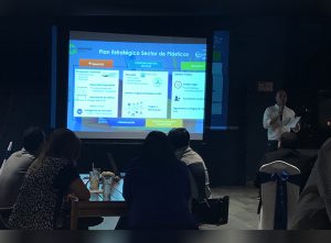 Sector de plásticos discute sobre precios de resinas y perspectivas de la industria