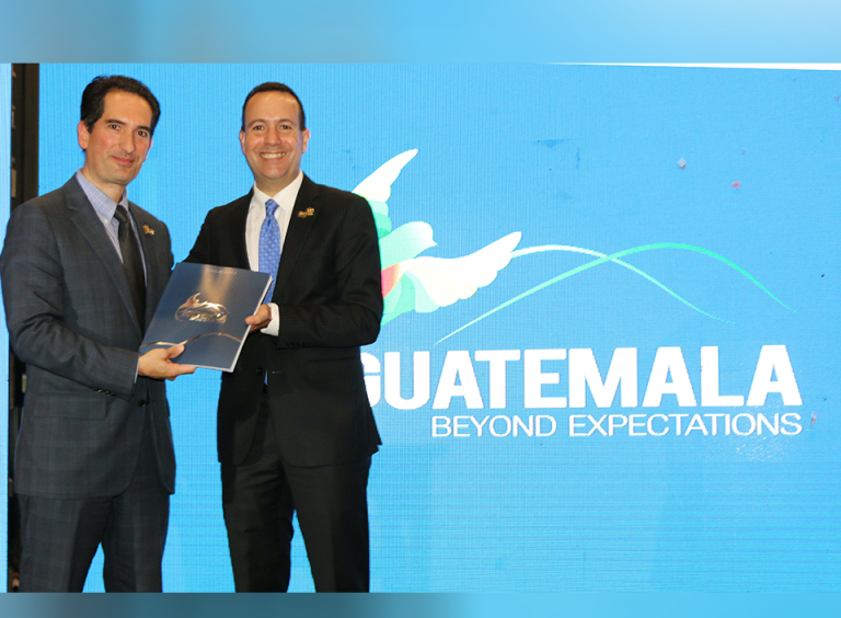 Se entrega oficialmente la revista país, “Guatemala beyond expectations”