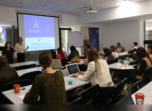 Mujeres emprendedoras innovan en sus negocios por medio del marketing digital