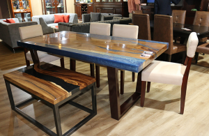 Muebles que aumentan la productividad, combinaciones de resina y “Tecnomuebles” entre la oferta de Expomueble