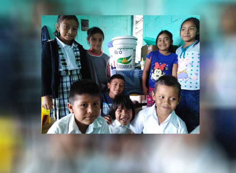 FUNDARVEJA entrega filtros de agua para beneficiar a niños de  Escuintla