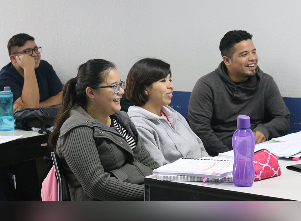 jóvenes recién graduados
