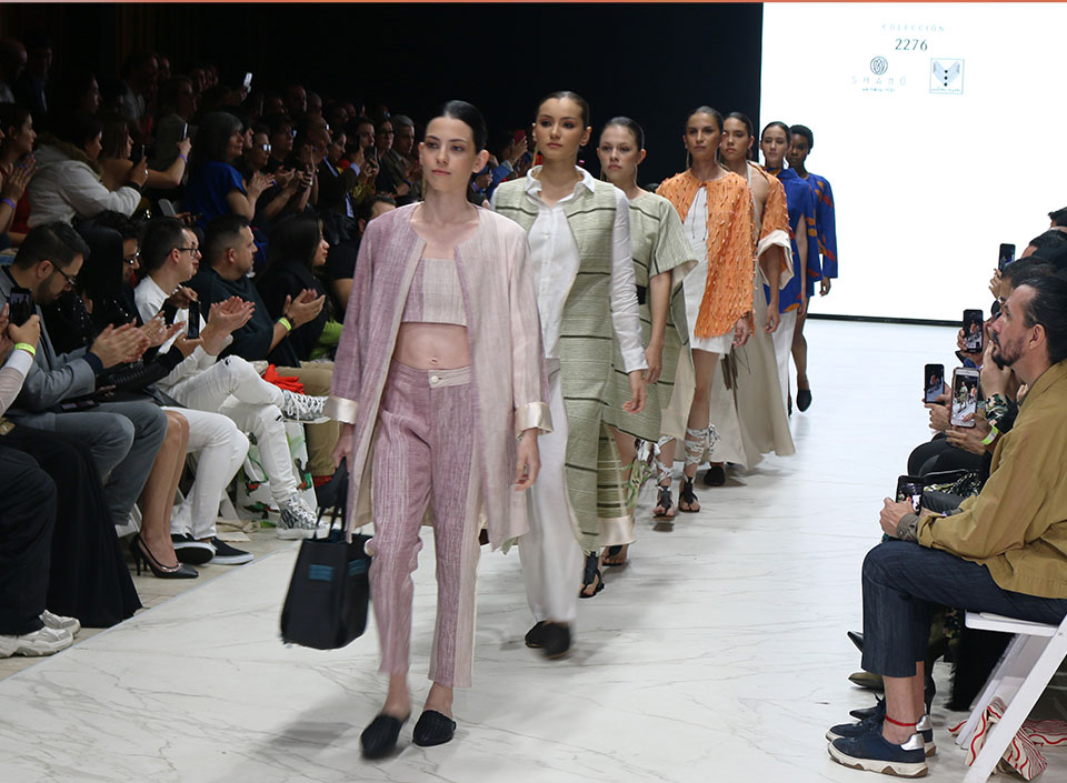 handmade presentes en pasarela Mercedes Benz