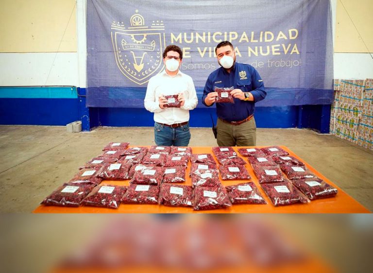 Donan 2 mil 300 libras de frijol para familias guatemaltecas