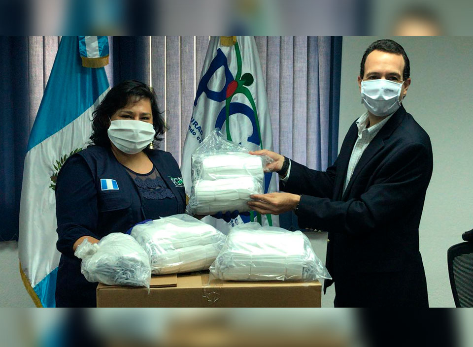 “Protegiendo a los Héroes” de AGEXPORT entrega mascarillas