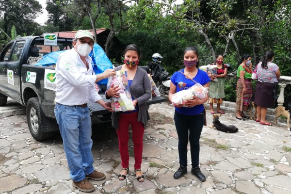 FUNDARVEJA continúa entregando víveres a familias productoras de vegetales en el área rural