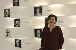 Develación de fotografía de Connie de Paiz en mural de expresidentes de AGEXPORT
