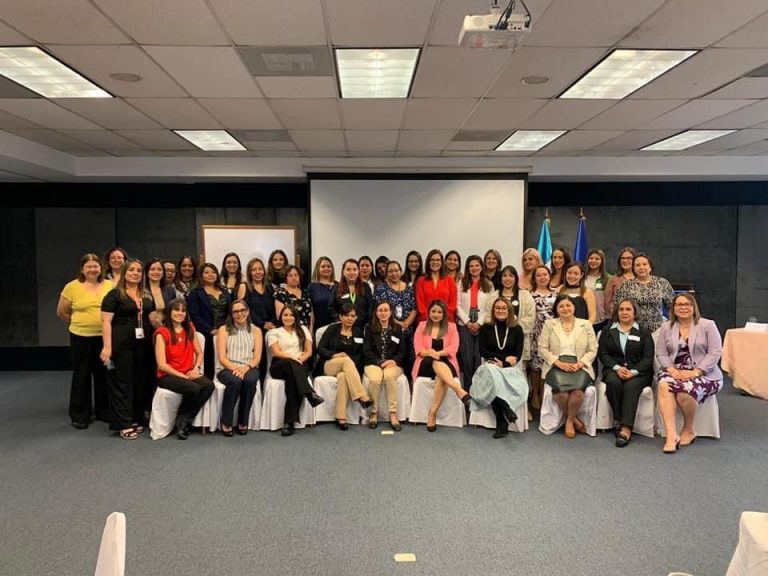 Mujeres empresarias comparten experiencias como líderes en la exportación