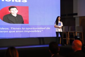 Plática a jóvenes empresarios. 