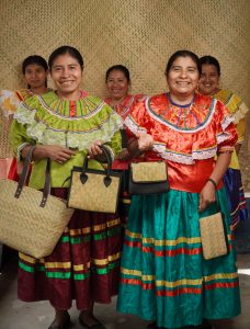 Exposición y venta. 