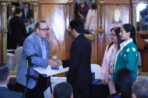 Becas de inglés.