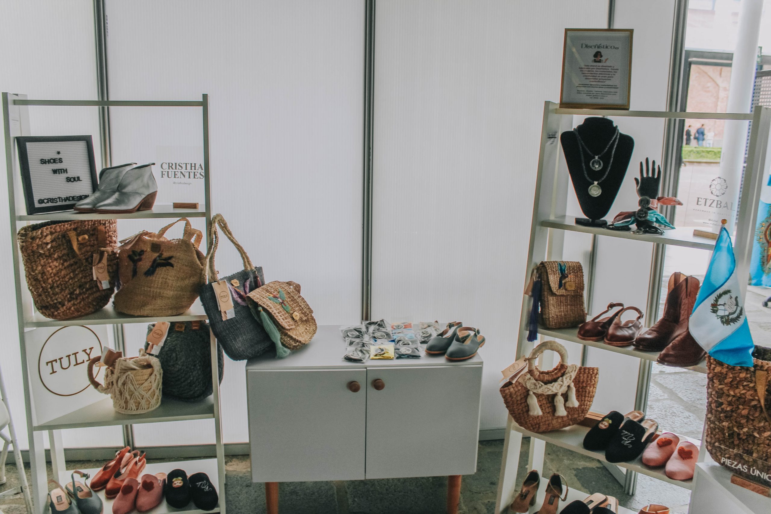 Empresaria guatemalteca participa en CRFW 2023.