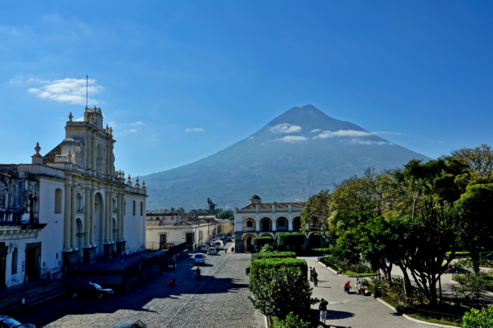 FITUR 2024 Guatemala Socios de COMITURS Comisión Turismo Sostenible Fitur Madrid