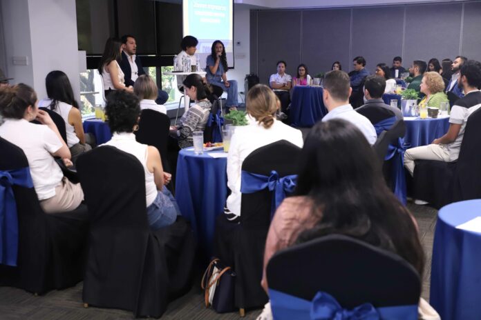 Primer conversatorio Youthnet by NewGen: Jóvenes empresarios conquistando mercados internacionales realizado el 15 de mayo de 2024.