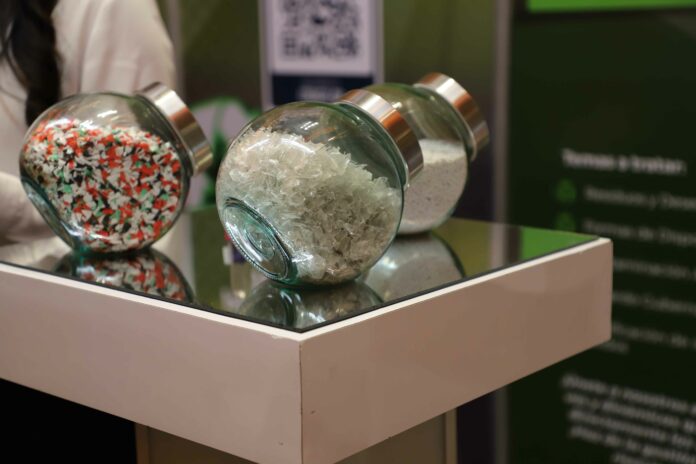 Comisión de Plásticos de AGEXPORT realiza Green Ideas.