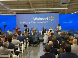 Walmart y AGEXPORT firman memorando de entendimiento para impulsar el sector agrícola en Guatemala.
