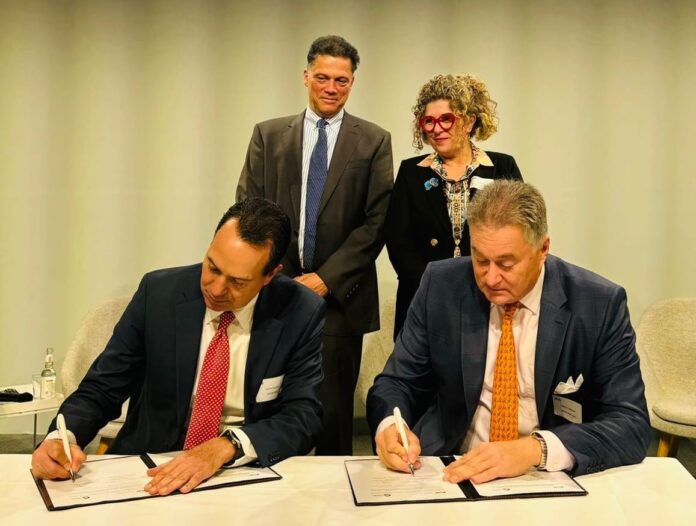 Firma Memorando de Entendimiento.