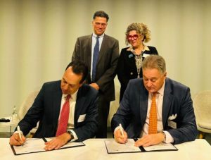Firma Memorando de Entendimiento.