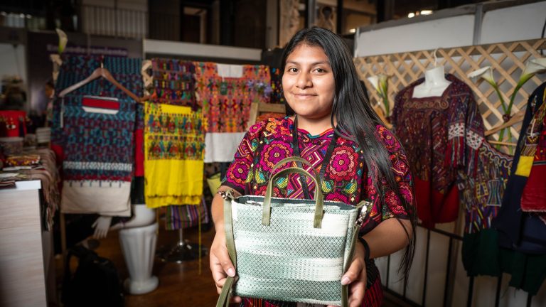Impulsando el empoderamiento económico de las mujeres en 2024