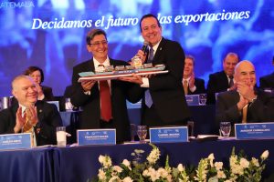 Francisco Ralda asume la presidencia de AGEXPORT 2025-2027 con una visión estratégica para el futuro del sector exportador.