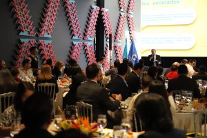 Empresas de alimentos y bebidas apuestan por la sostenibilidad con nueva estrategia.