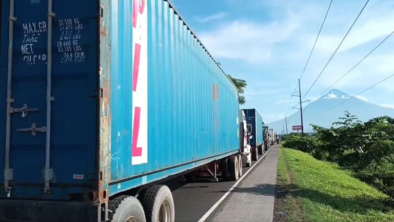 En verano y época lluviosa: 4,147 camiones circulan cada día con carga de exportación e importación hacia puertos y fronteras