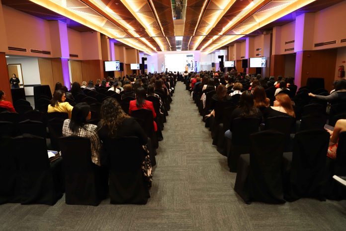 AGEXPORT conmemora el Día Internacional de la Mujer, destacando su liderazgo en el comercio internacional.