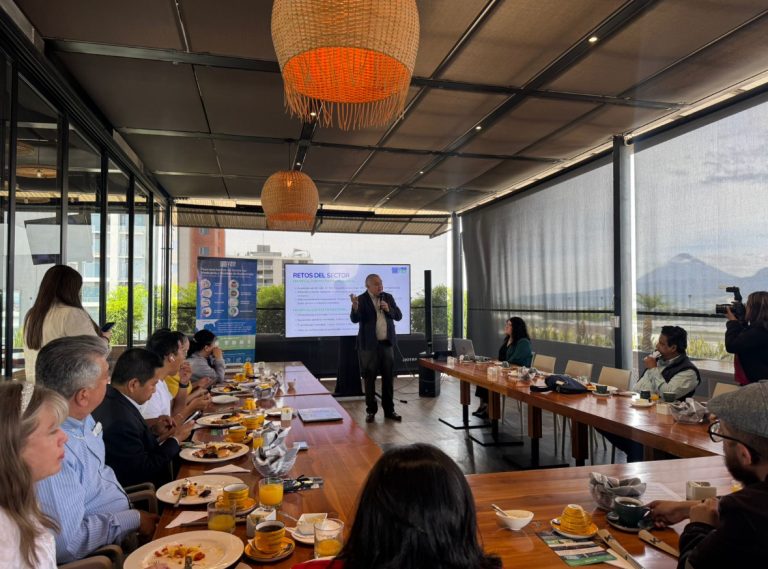 Industria de vestuario guatemalteca se adapta a los desafíos globales y presenta estrategia en el Apparel Sourcing Show 2025