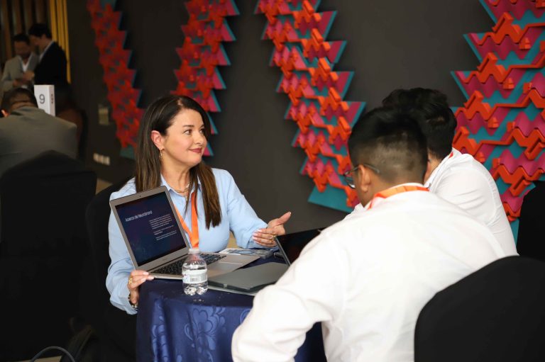 Primera Rueda de Negocios de Economía Naranja reúne a empresas creativas y compradores en Guatemala