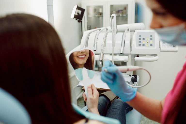 Diplomado en asistencia dental de AGEXPORT se desarrolla con el apoyo de la Unión Europea