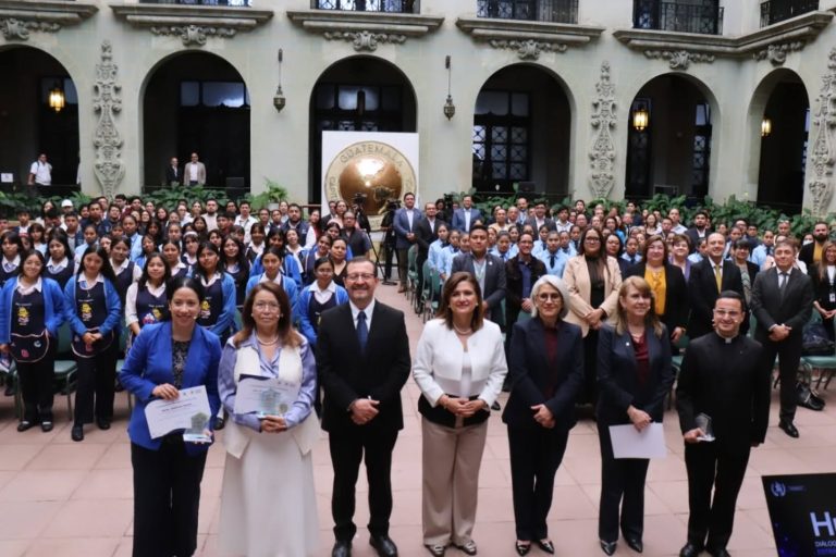 HumanIA abre el debate sobre una inteligencia artificial centrada en las personas y el desarrollo de Guatemala