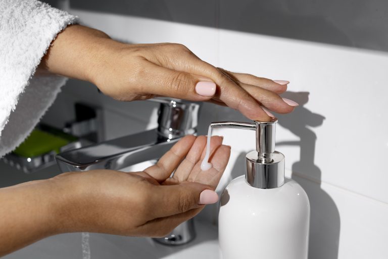 ¿Cuántos cosméticos y productos de higiene usas al día? Cuenta los envases antes de salir de casa